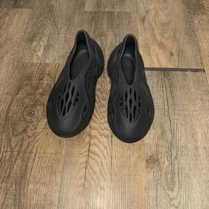 Yeezy Foam Runner Black Slip-On Shoes